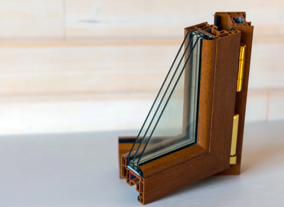 Installation de fenêtre en bois sur mesure Vendargues